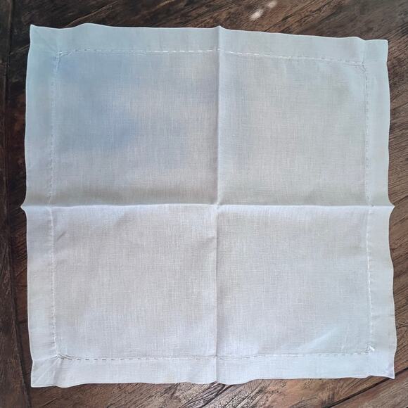 Kim Seybert Set of 15 Grey 100% Linen Napkins with Silver Running Stitch - Picture 3 of 10